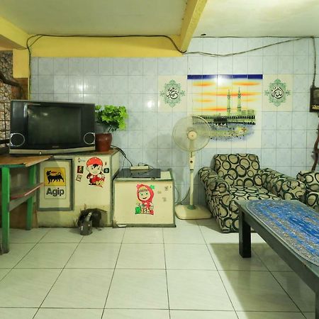 Dharmawati Homestay Syariah At Terminal Purabaya Waru Kültér fotó