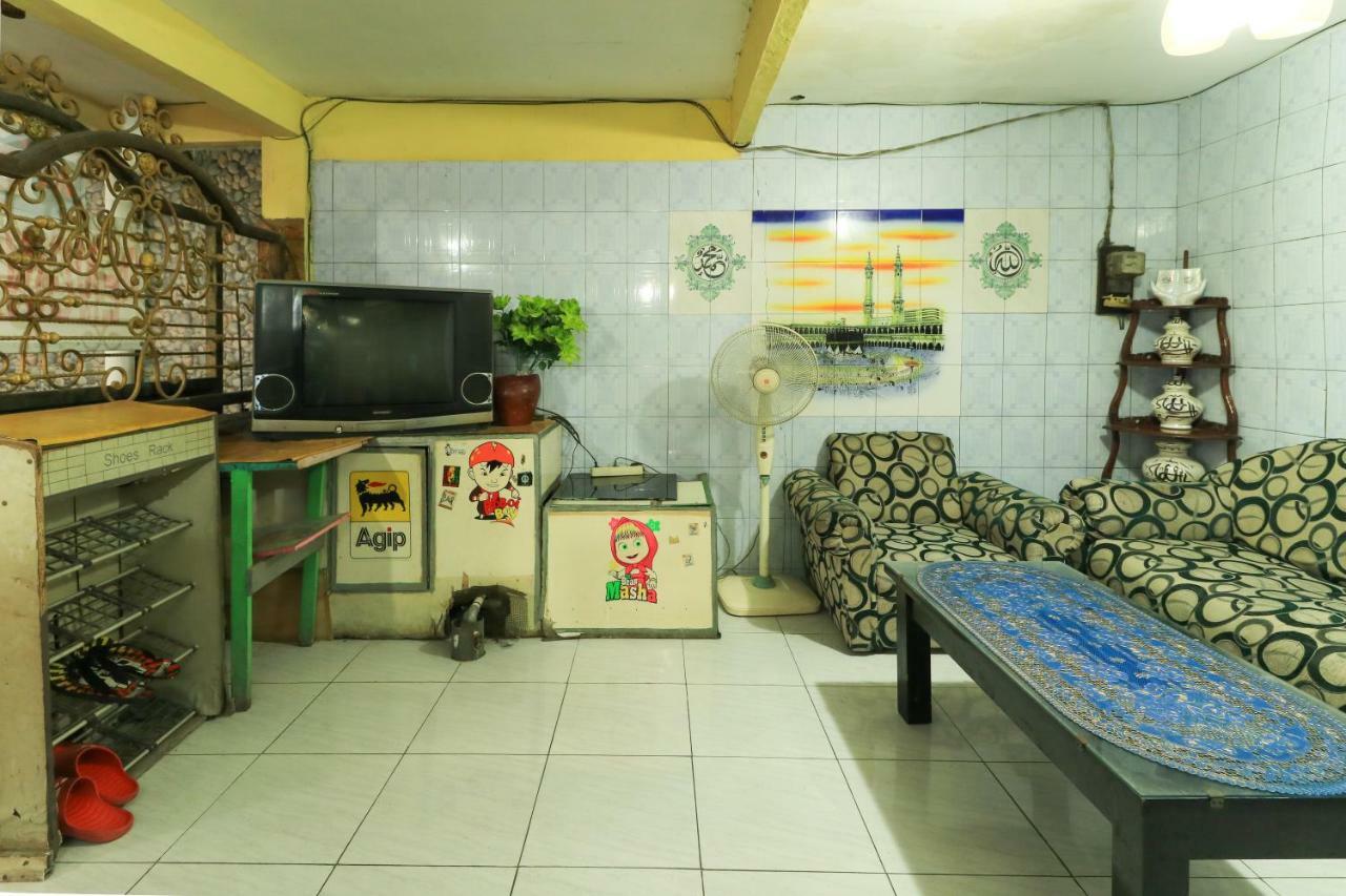 Dharmawati Homestay Syariah At Terminal Purabaya Waru Kültér fotó