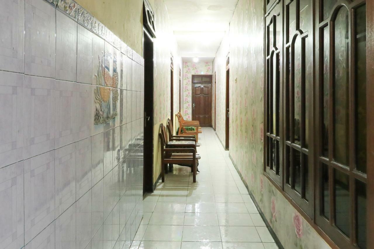 Dharmawati Homestay Syariah At Terminal Purabaya Waru Kültér fotó