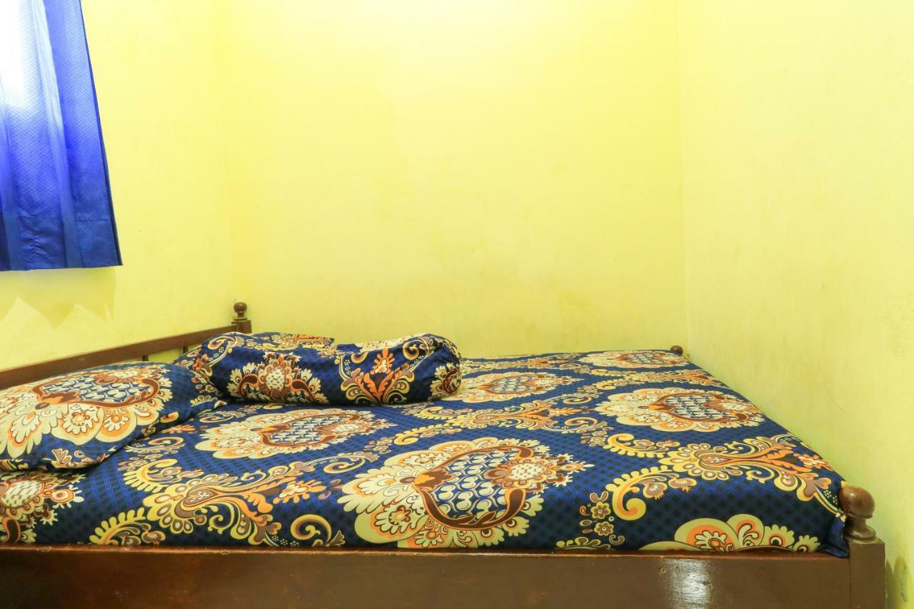 Dharmawati Homestay Syariah At Terminal Purabaya Waru Kültér fotó