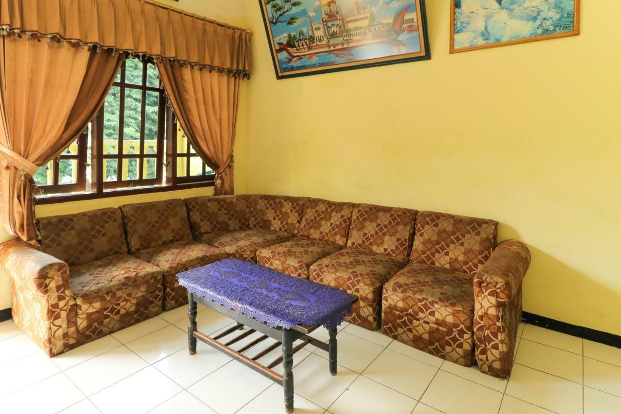 Dharmawati Homestay Syariah At Terminal Purabaya Waru Kültér fotó