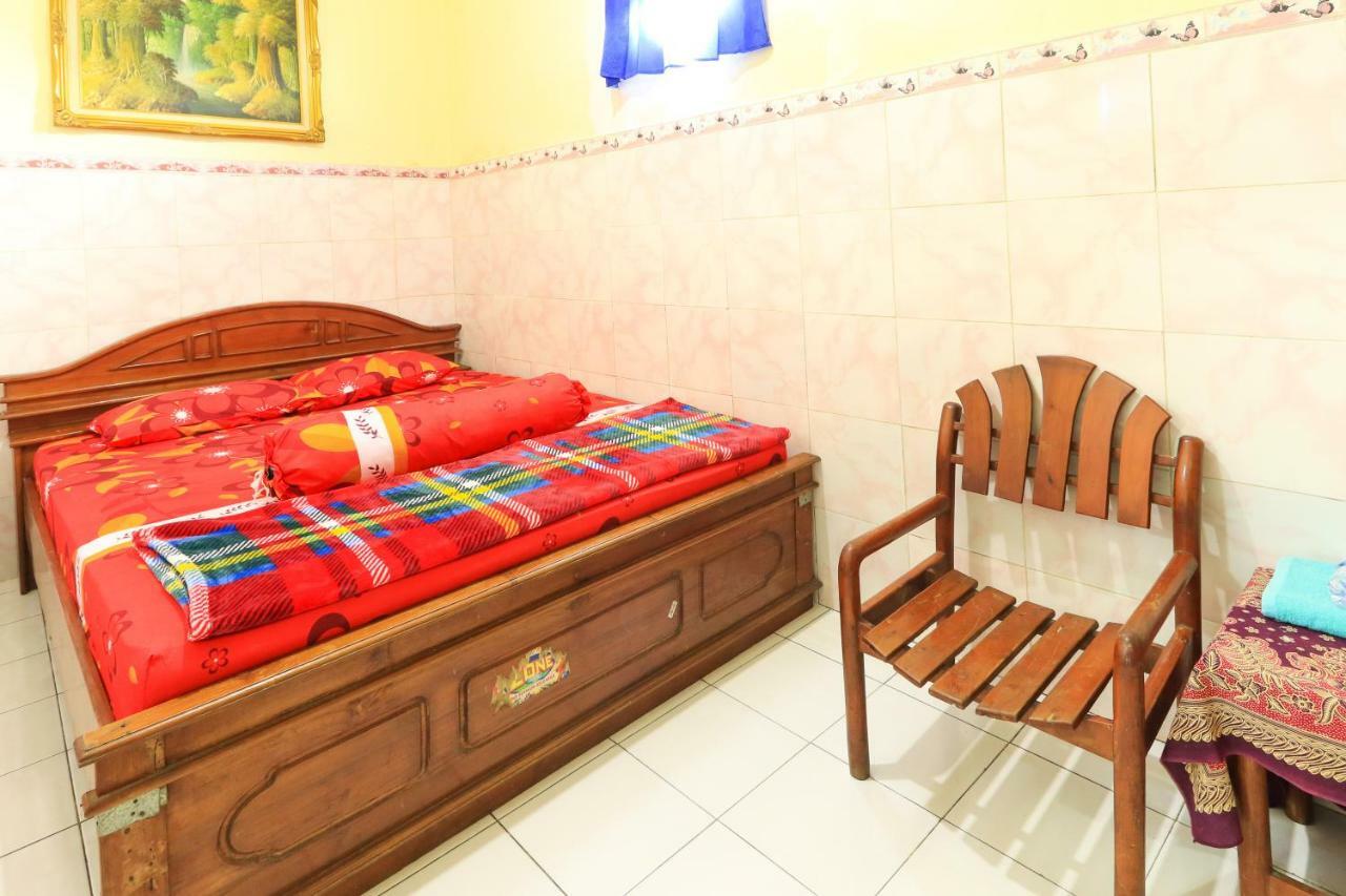 Dharmawati Homestay Syariah At Terminal Purabaya Waru Kültér fotó