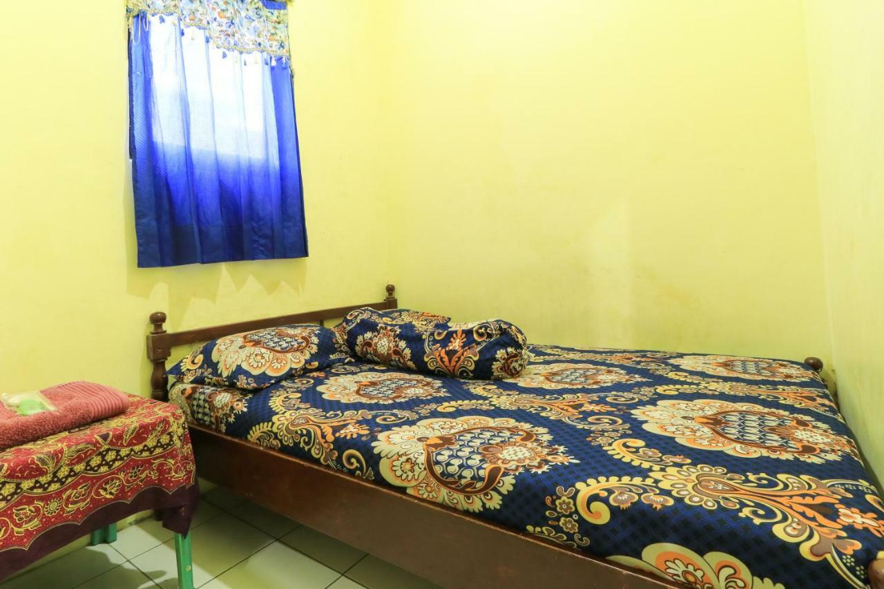 Dharmawati Homestay Syariah At Terminal Purabaya Waru Kültér fotó