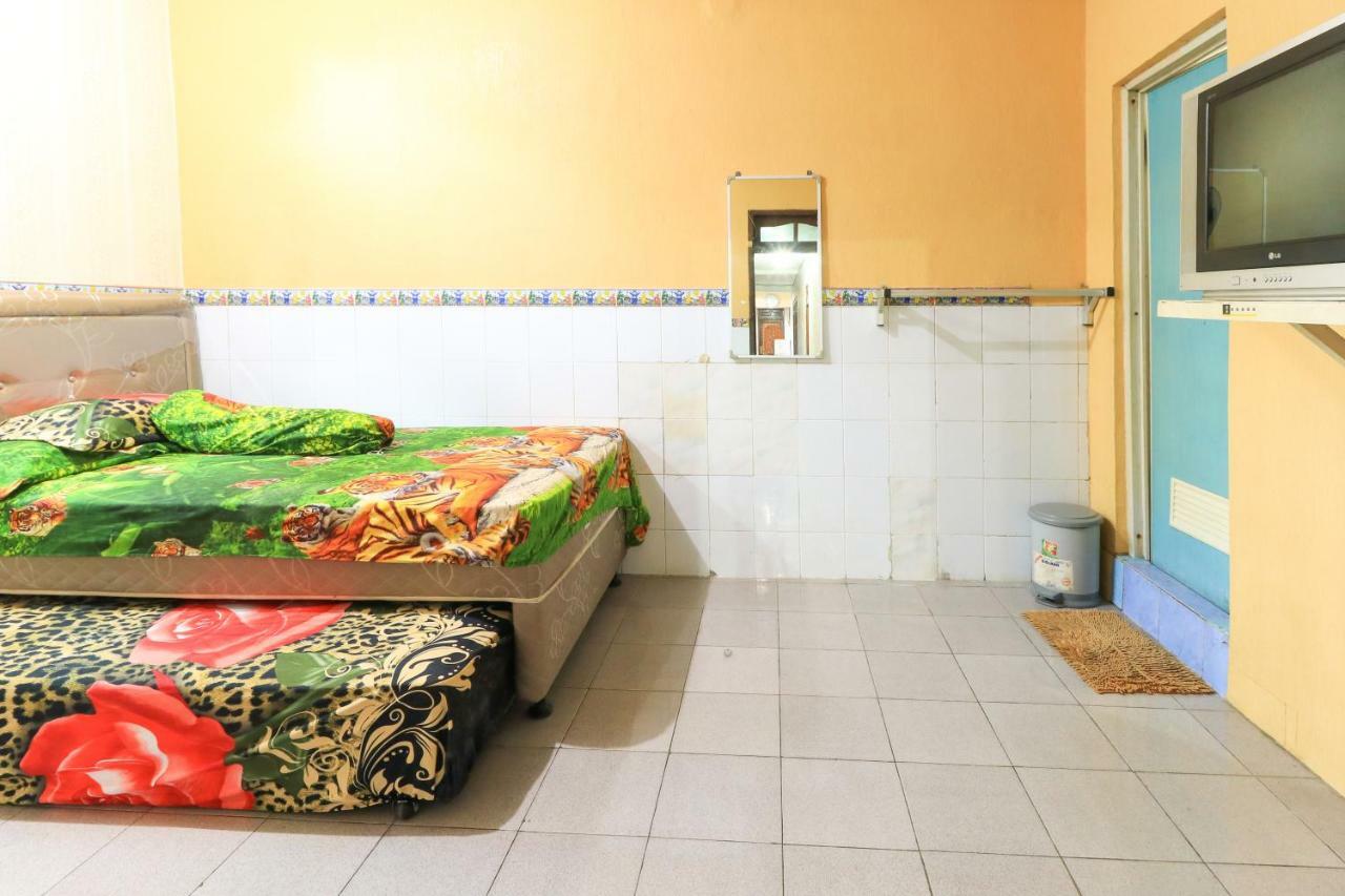 Dharmawati Homestay Syariah At Terminal Purabaya Waru Kültér fotó