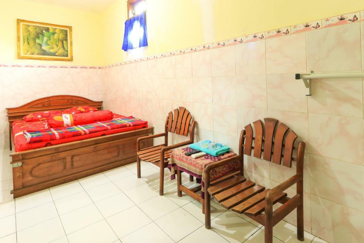 Dharmawati Homestay Syariah At Terminal Purabaya Waru Kültér fotó
