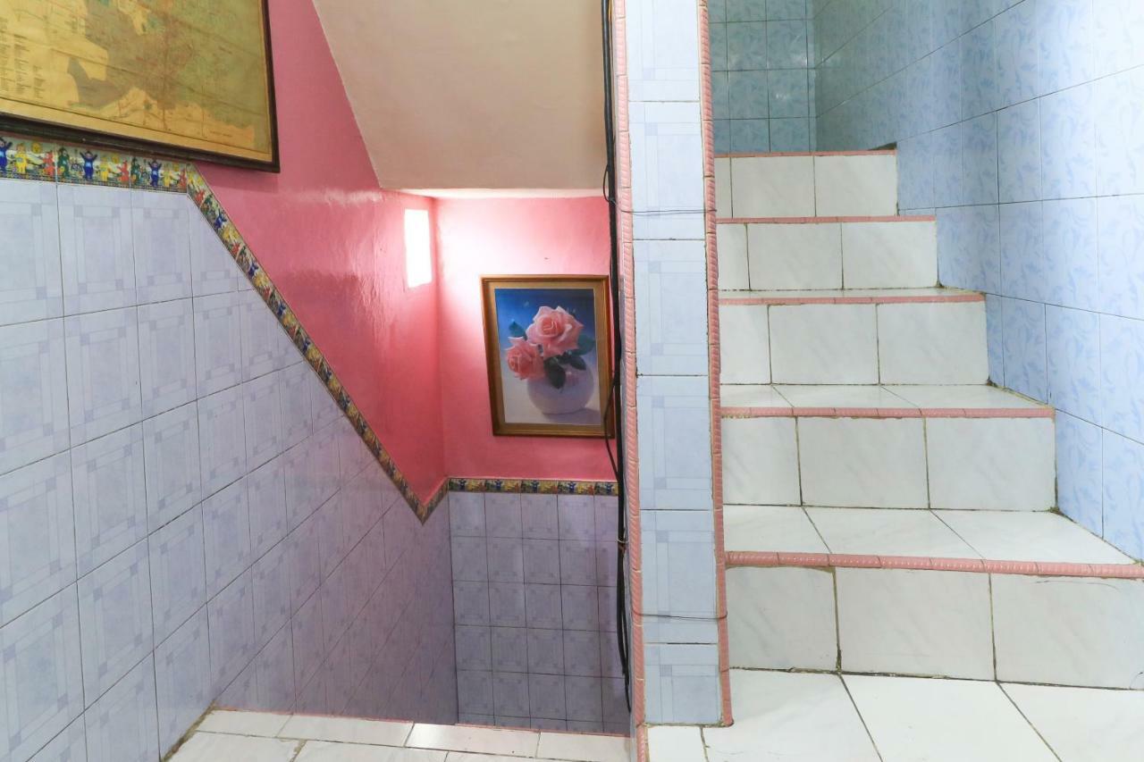 Dharmawati Homestay Syariah At Terminal Purabaya Waru Kültér fotó