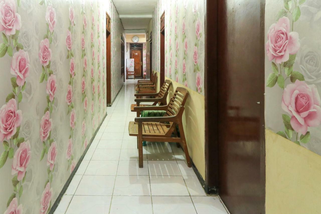 Dharmawati Homestay Syariah At Terminal Purabaya Waru Kültér fotó