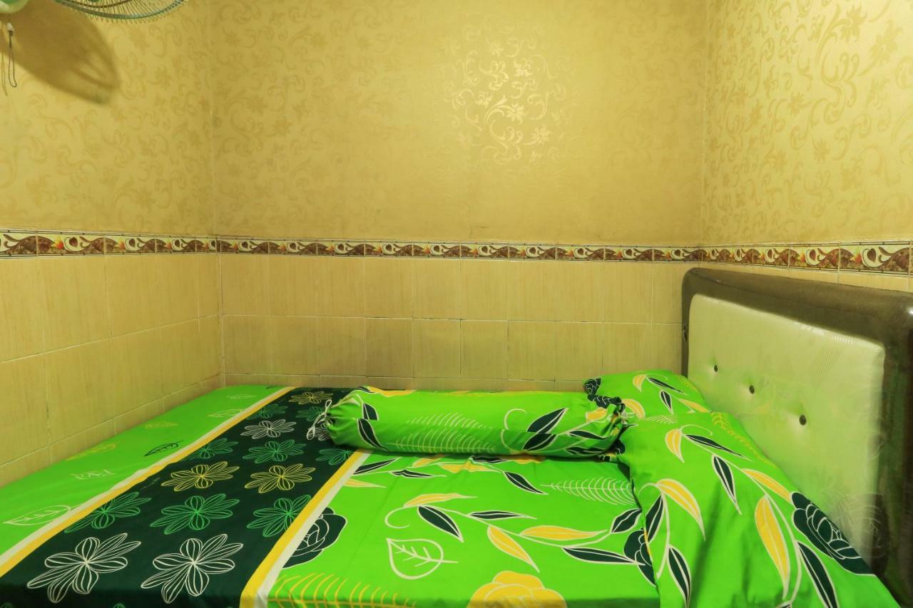 Dharmawati Homestay Syariah At Terminal Purabaya Waru Kültér fotó