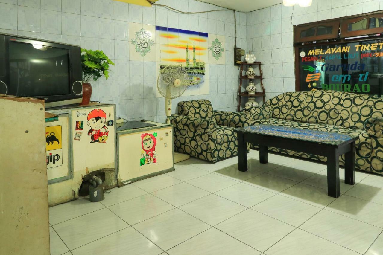 Dharmawati Homestay Syariah At Terminal Purabaya Waru Kültér fotó