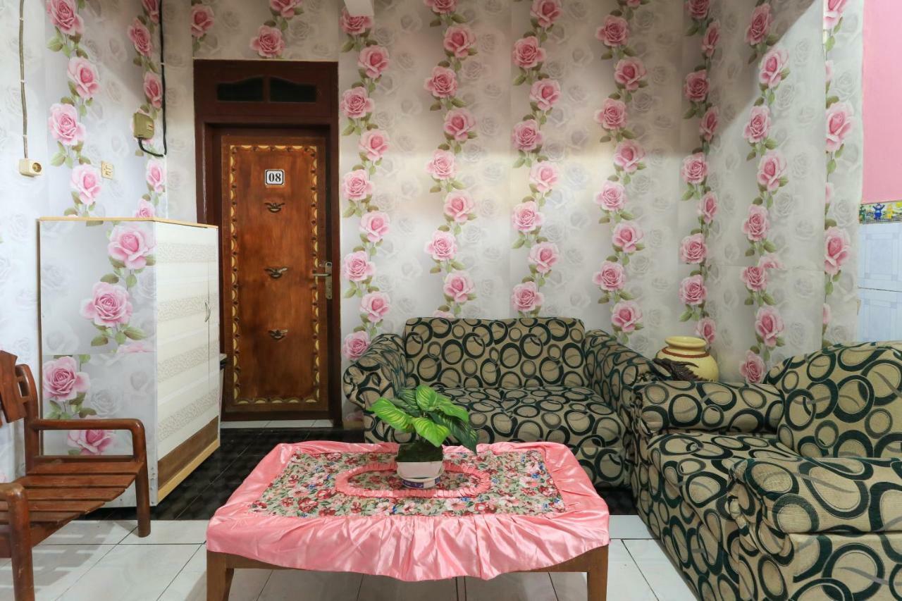 Dharmawati Homestay Syariah At Terminal Purabaya Waru Kültér fotó
