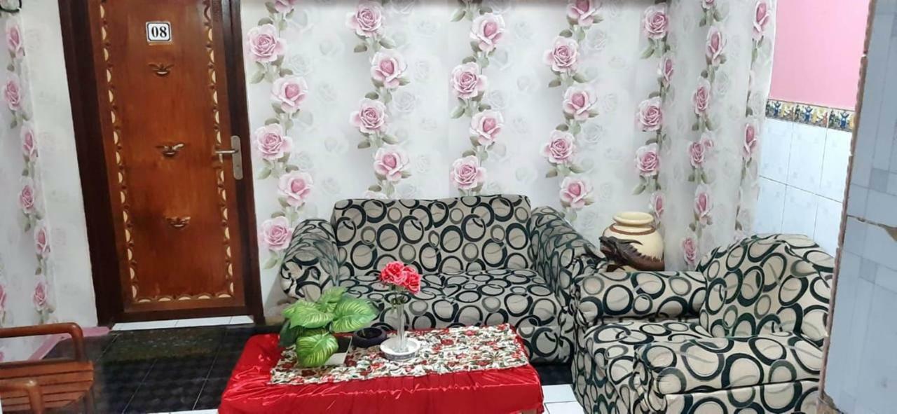 Dharmawati Homestay Syariah At Terminal Purabaya Waru Kültér fotó