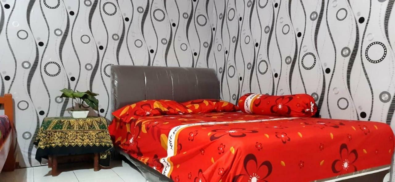 Dharmawati Homestay Syariah At Terminal Purabaya Waru Kültér fotó
